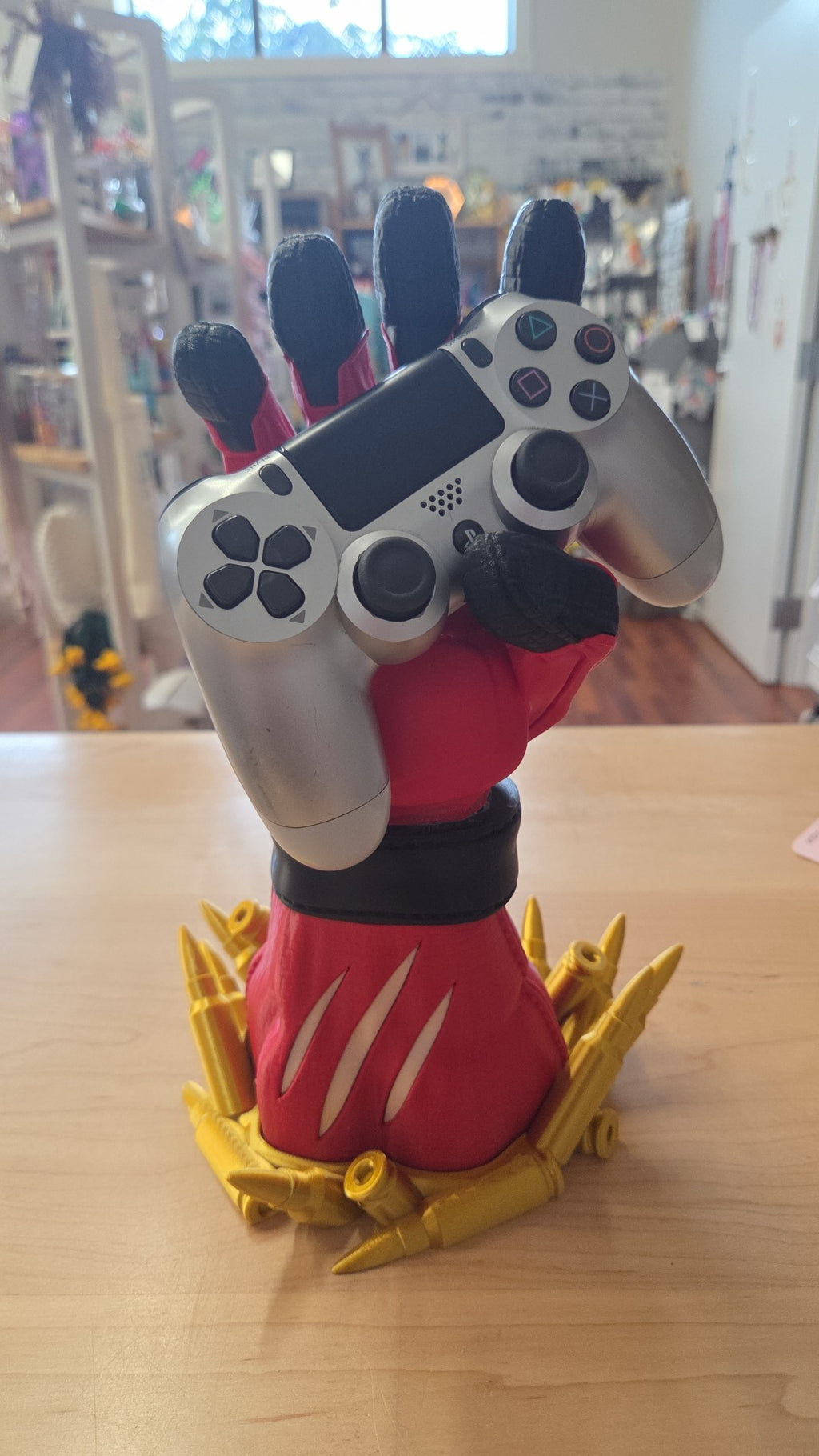 Tong3D Designs - Iron Mans Hand - Controller Holder