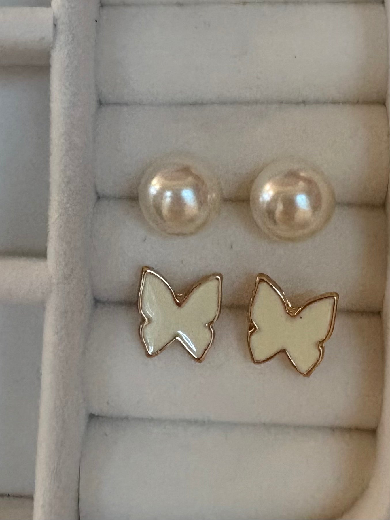 Butterfly & Pearls Earring Set