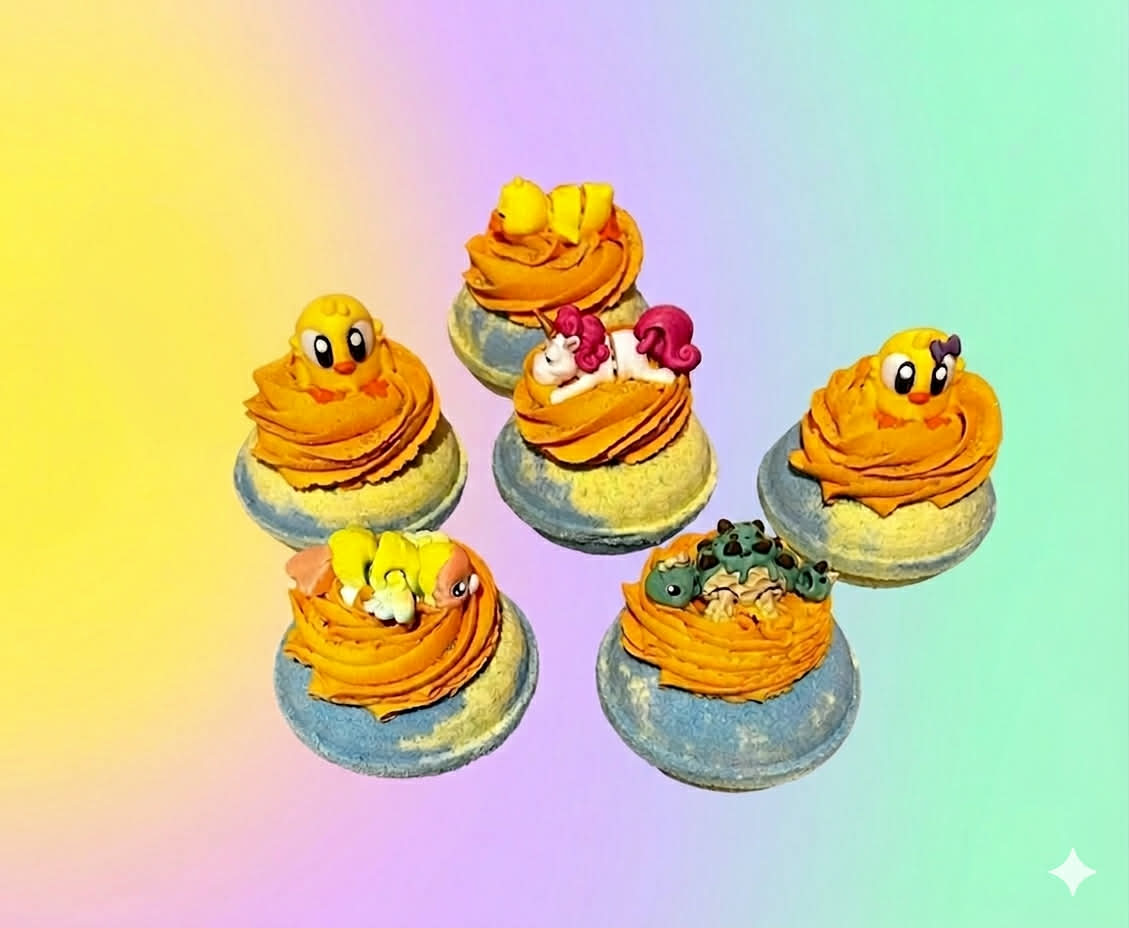 Bath Bomb - includes 3D fidget with bubble bath Frosting - Random Toy